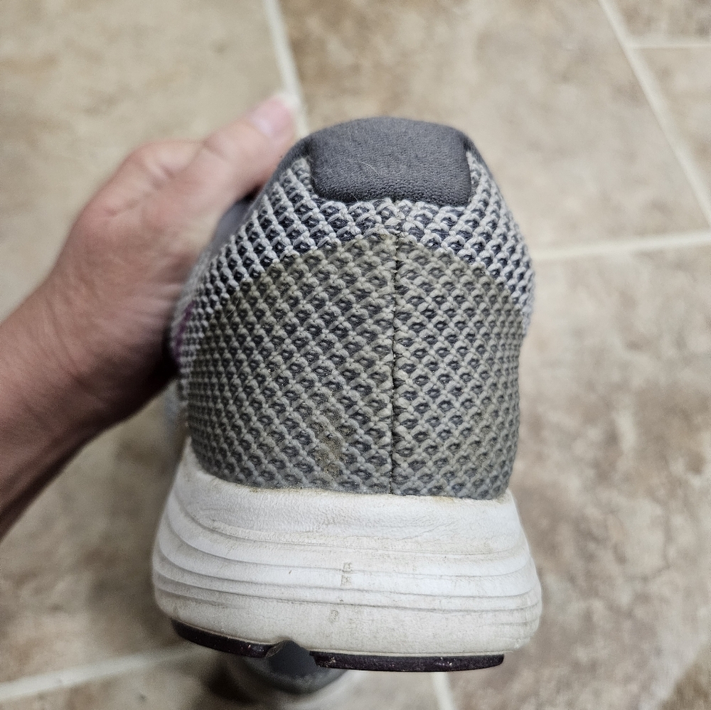 Nike shoes - Picture 9 of 16